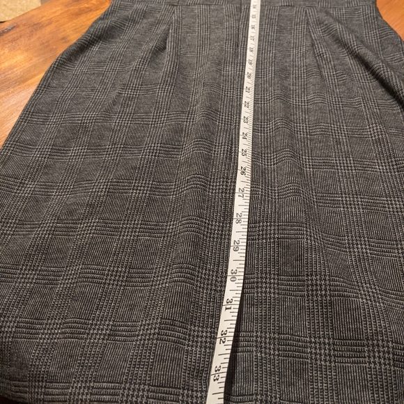 Black and grey Banana Republic sheath dress- size 4 - Picture 3 of 3